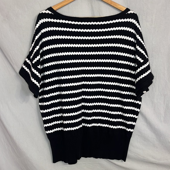 Worthington Black and White Wavy/Squiggly Stripe Batwing Sweater in 2X - Picture 4 of 11